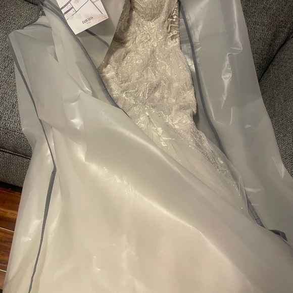Wedding Dress (new w/tags) - Picture 1 of 12